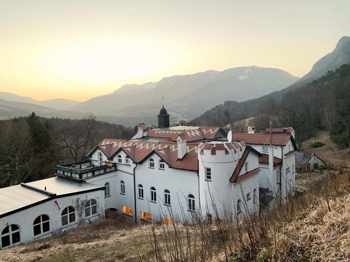 Waldschloessl Schneedoerfl Reichenau an der Rax