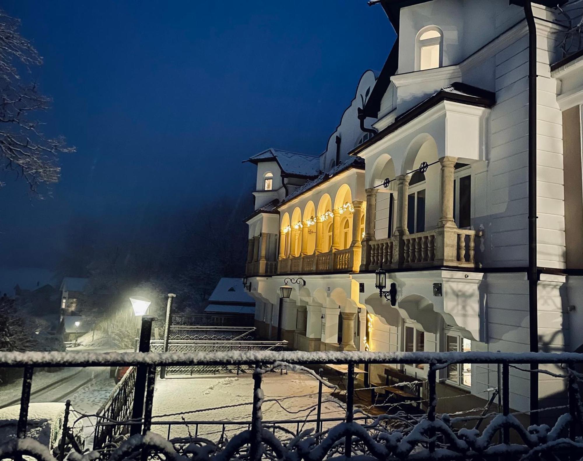 Waldschloessl Schneedoerfl * Reichenau an der Rax